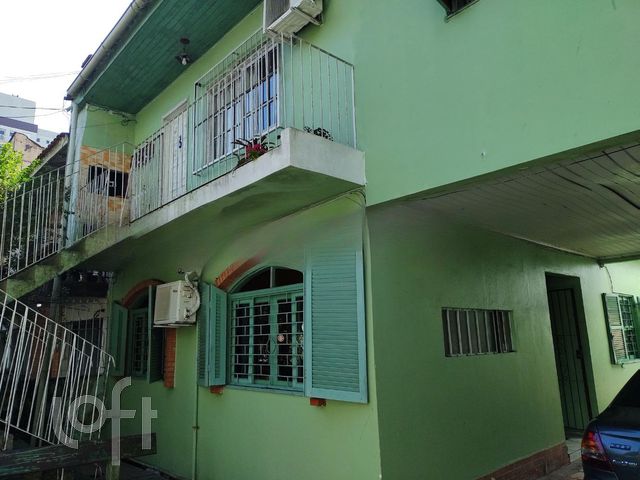 Casa com 280m², 6 dormitórios, 1 suíte, Petrópolis em Porto Alegre