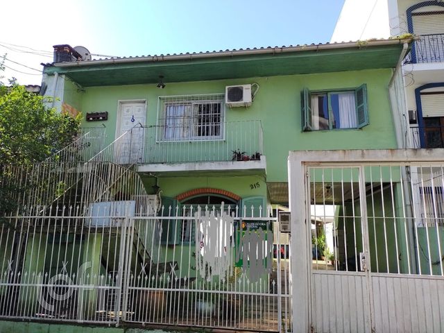 Casa com 280m², 6 dormitórios, 1 suíte, Petrópolis em Porto Alegre