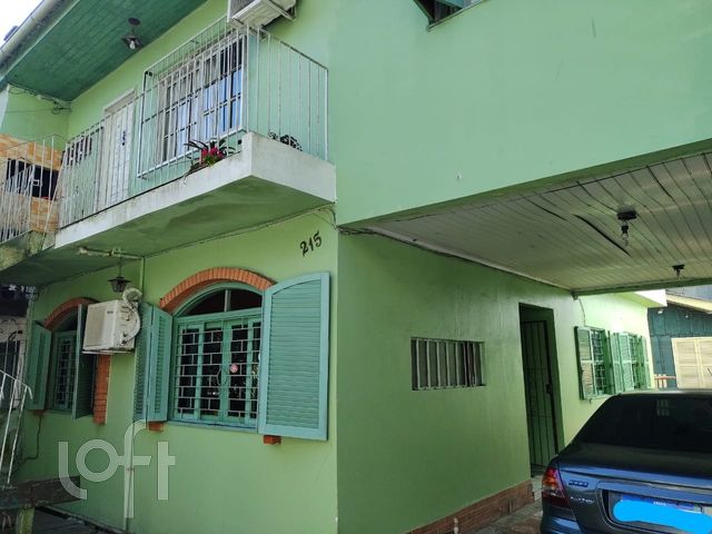 Casa com 280m², 6 dormitórios, 1 suíte, Petrópolis em Porto Alegre