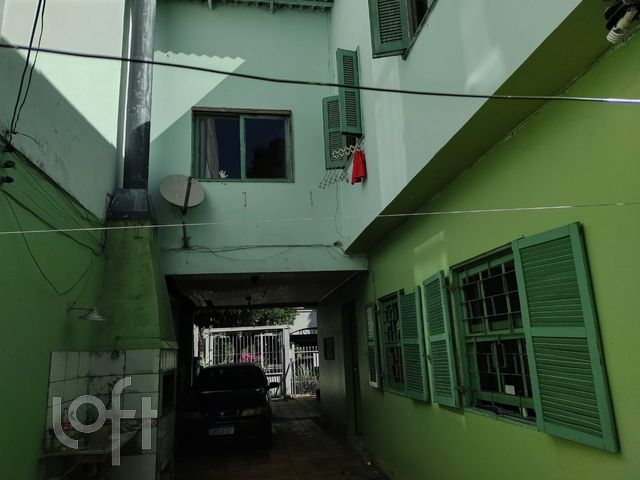 Casa com 280m², 6 dormitórios, 1 suíte, Petrópolis em Porto Alegre