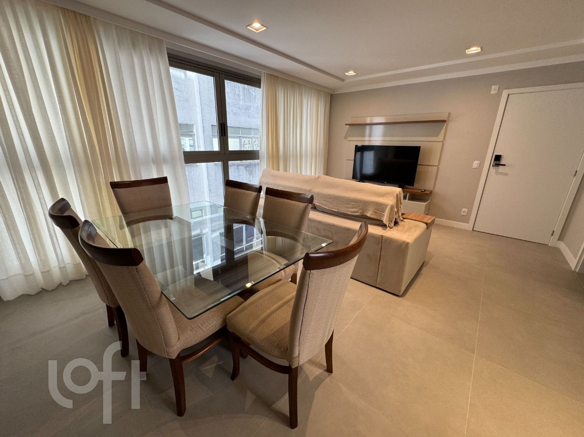 Apartamento à venda em Centro com 108 m², 3 quartos, 3 suítes, 2 vagas