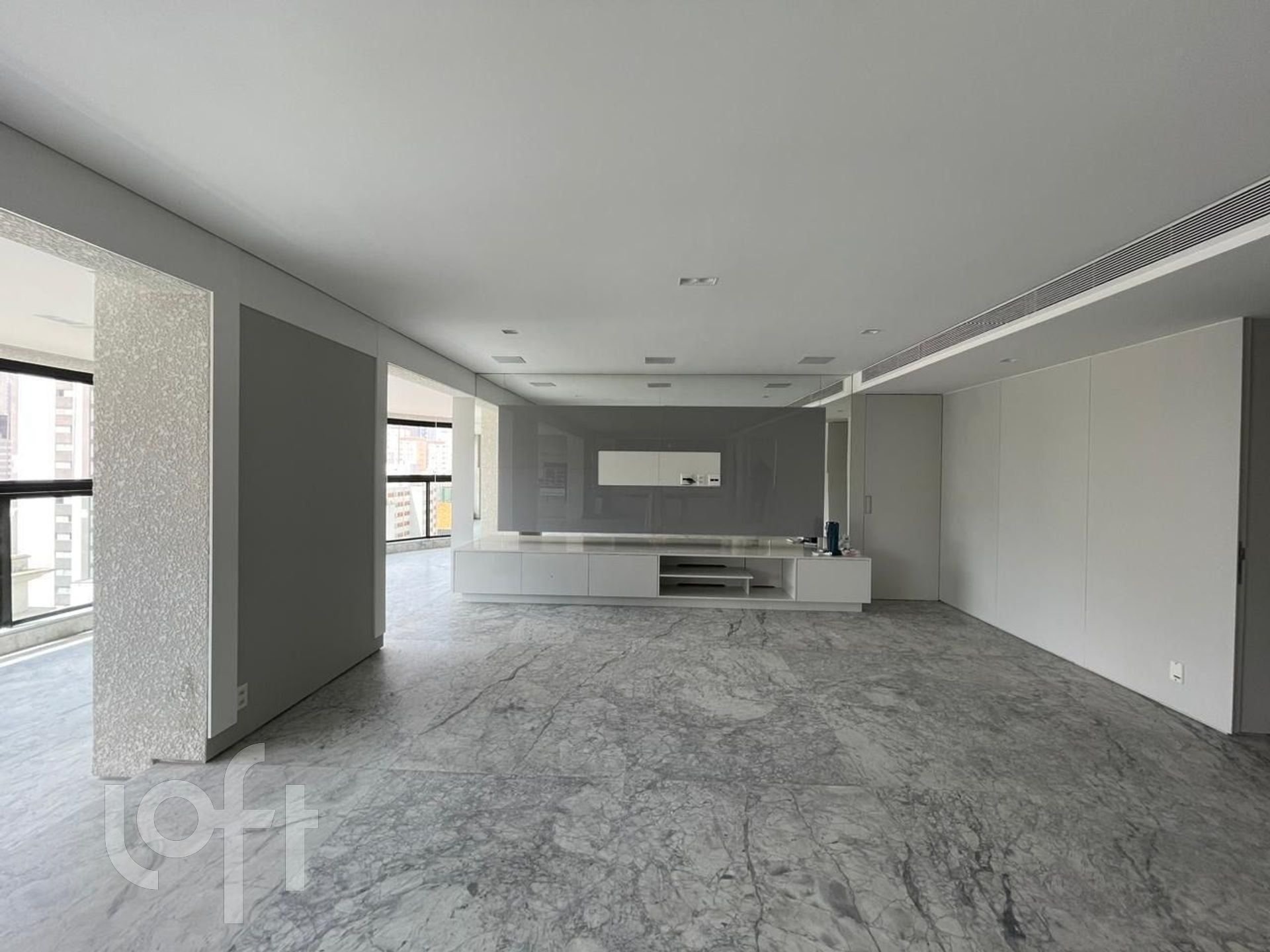 Apartamento à venda com 2 quartos, 215m² - Foto 1