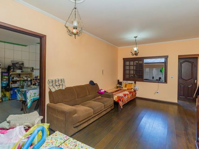 Casa com 313m², 6 dormitórios, 1 suíte, 4 vagas, São João em Porto Alegre