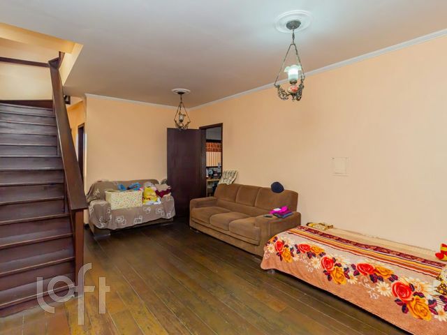 Casa com 313m², 6 dormitórios, 1 suíte, 4 vagas, São João em Porto Alegre