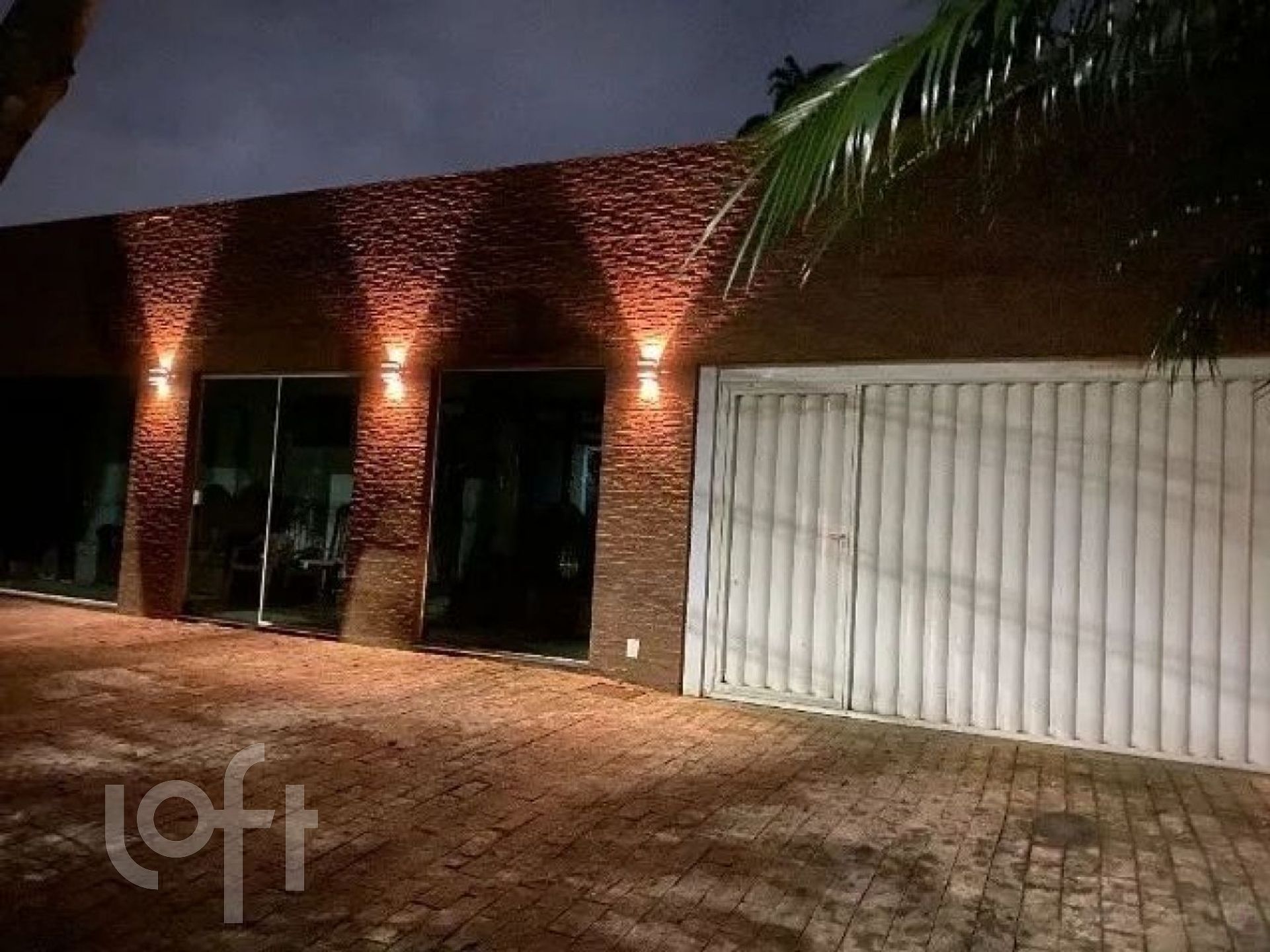 Casa Residencial com 225m², 4 quartos, 2 suítes, 4 garagens, no bairro Fazenda em Itajaí