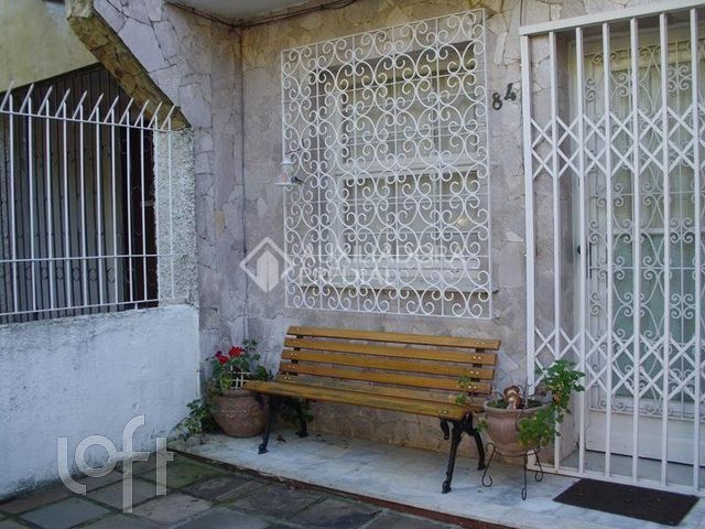 Casa com 147m², 3 dormitórios, 2 vagas, São João em Porto Alegre