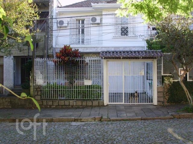 Casa com 147m², 3 dormitórios, 2 vagas, São João em Porto Alegre