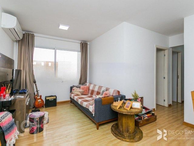 Apartamento com 65m², 3 dormitórios, 1 suíte, 1 vaga, Vila Ipiranga em Porto Alegre