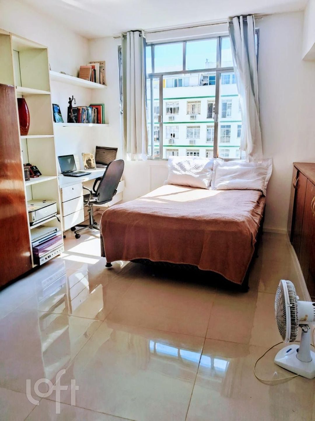 Apartamento à venda com 4 quartos, 217m² - Foto 2