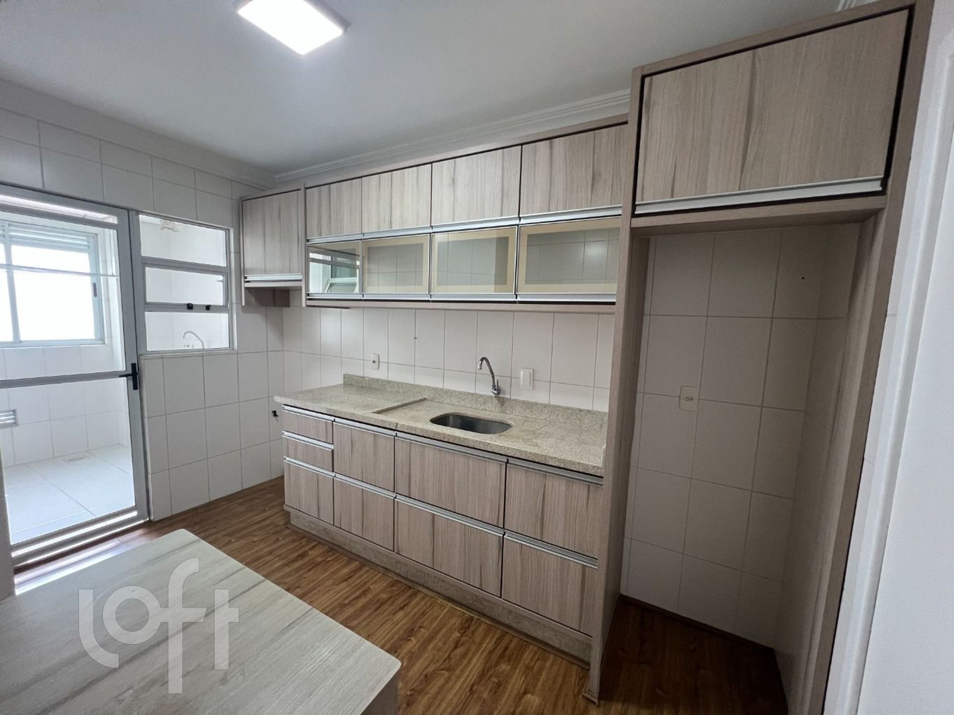 Apartamentos com 101m², 3 quartos, 1 suíte, 1 garagem, no bairro Kobrasol em São José