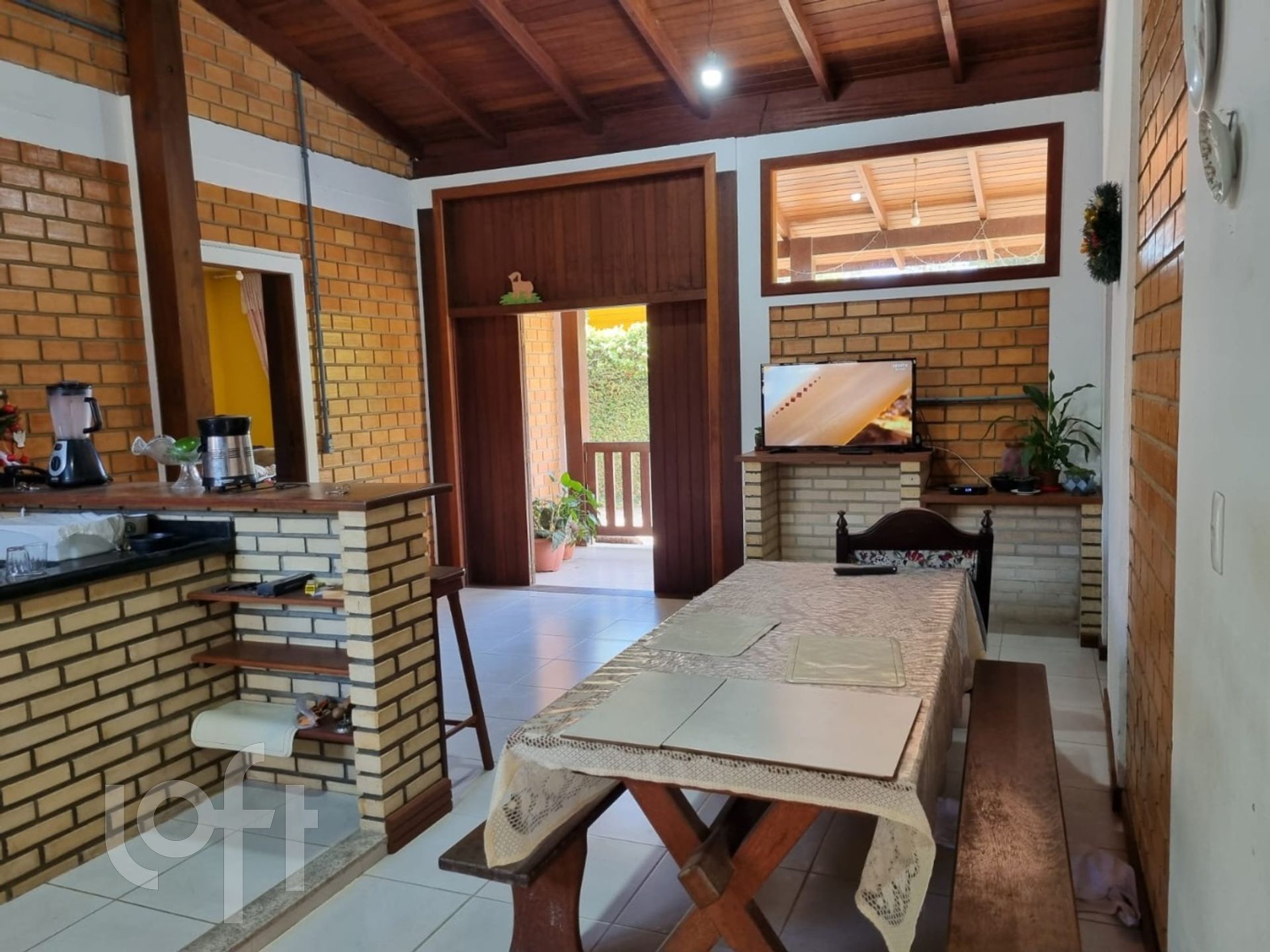 Casa à venda em Morro das Pedras com 250 m², 4 quartos, 2 suítes, 2 vagas