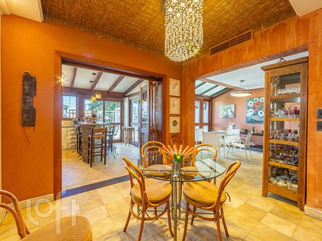 Casa em Condomínio com 345m², 5 dormitórios, 3 suítes, 4 vagas, Chácara das Pedras em Porto Alegre