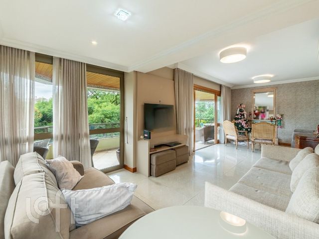Apartamento com 169m², 3 dormitórios, 1 suíte, 2 vagas, Moinhos de Vento em Porto Alegre