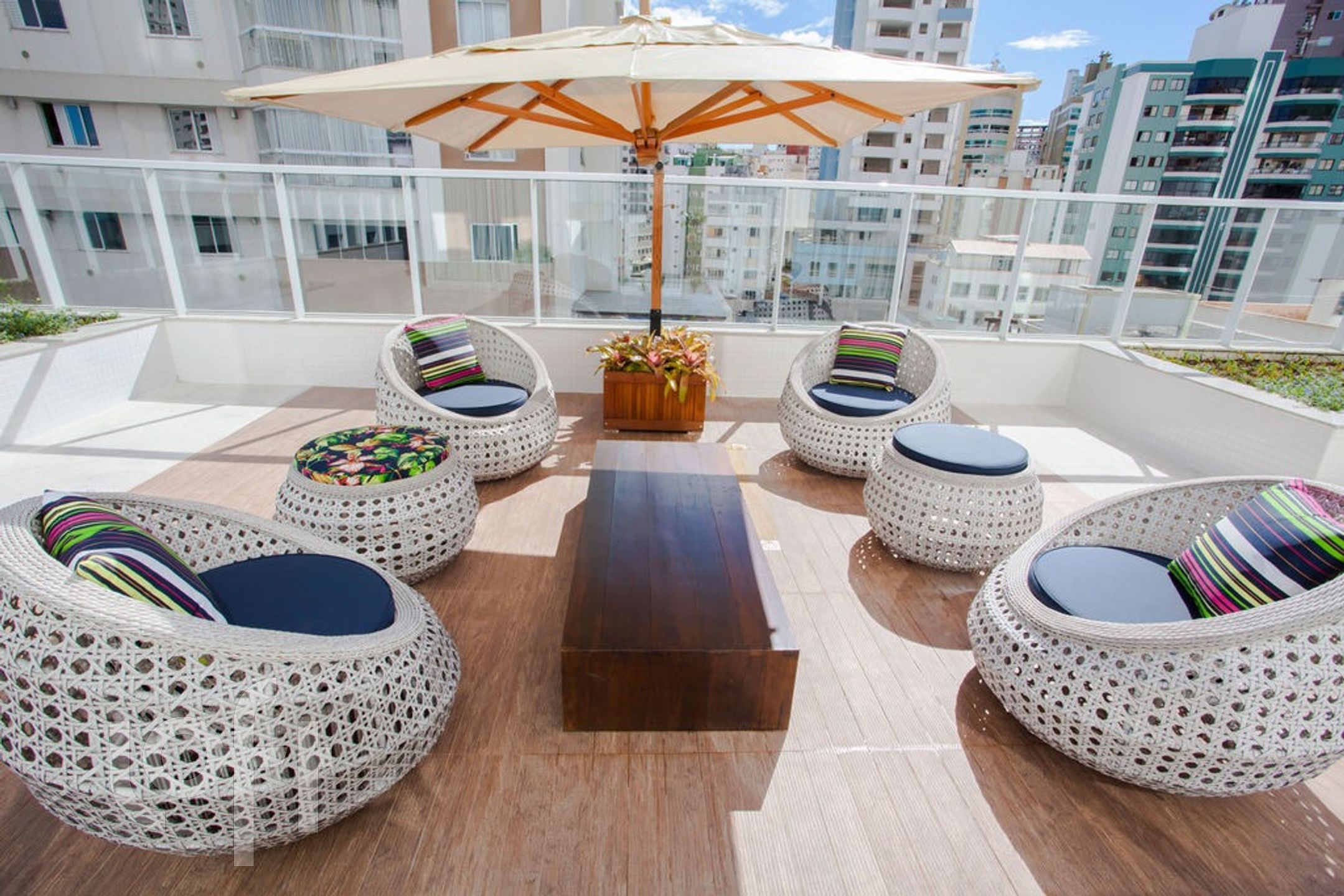 Apartamentos com 169m², 3 quartos, 3 suítes, 2 garagens, no bairro Centro em Balneário Camboriú
