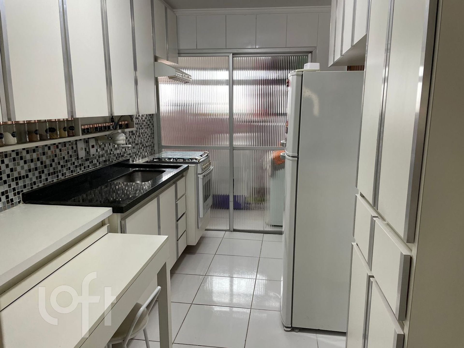 Apartamento à venda com 2 quartos, 72m² - Foto 25