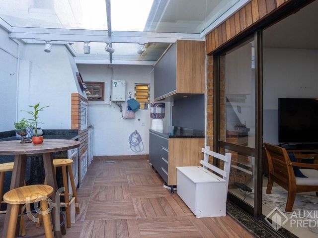 Apartamento com 107m², 3 dormitórios, Floresta em Porto Alegre