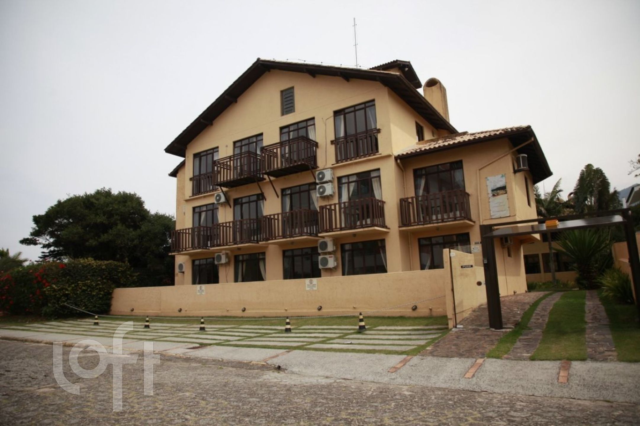 Casa Residencial com 1711m², 18 quartos, no bairro Açores em Florianópolis