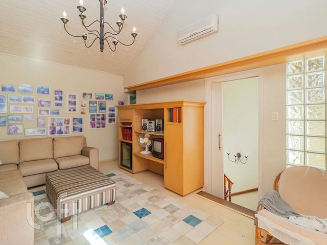 Casa em Condomínio com 251m², 4 dormitórios, 2 suítes, 4 vagas, Boa Vista em Porto Alegre