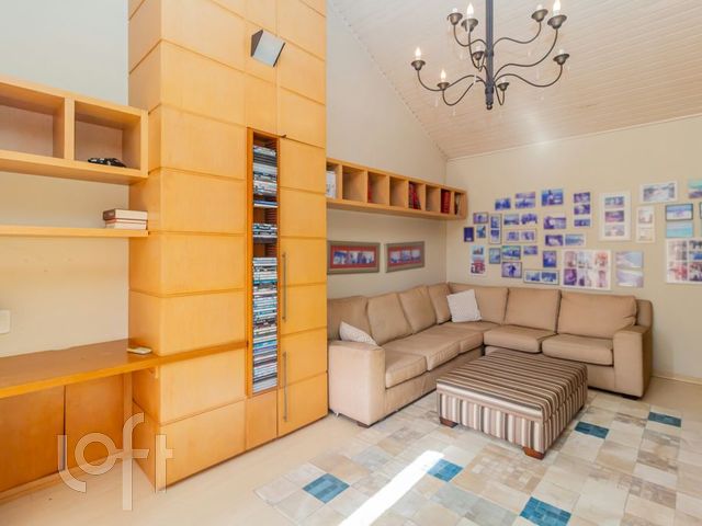 Casa em Condomínio com 251m², 4 dormitórios, 2 suítes, 4 vagas, Boa Vista em Porto Alegre