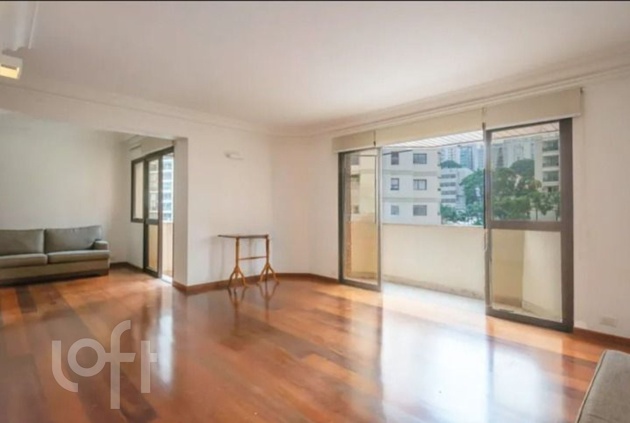 Apartamento à venda com 3 quartos, 160m² - Foto 2