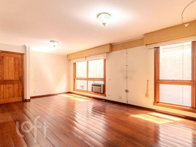 Apartamento com 103m², 3 dormitórios, 1 suíte, 2 vagas, Rio Branco em Porto Alegre