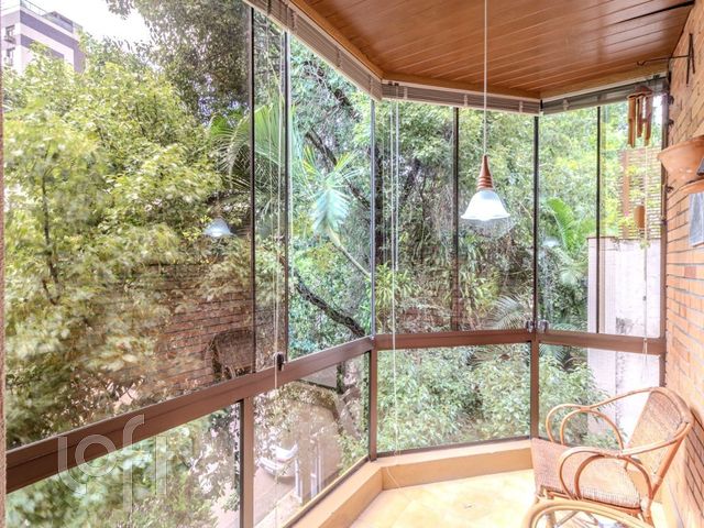 Apartamento com 103m², 3 dormitórios, 1 suíte, 2 vagas, Rio Branco em Porto Alegre