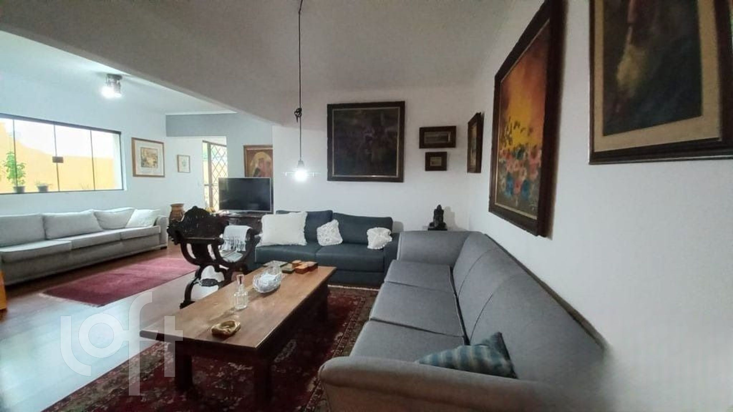 Casa à venda com 3 quartos, 251m² - Foto 1