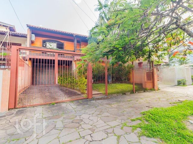 Casa com 380m², 5 dormitórios, 2 suítes, 7 vagas, Chácara das Pedras em Porto Alegre