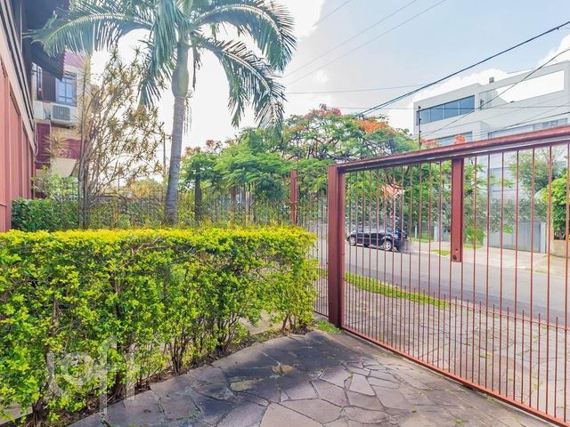 Casa com 380m², 5 dormitórios, 2 suítes, 7 vagas, Chácara das Pedras em Porto Alegre