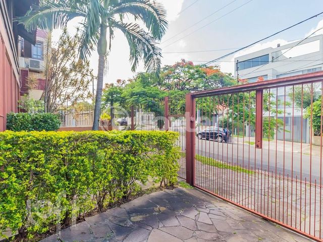 Casa com 380m², 5 dormitórios, 2 suítes, 7 vagas, Chácara das Pedras em Porto Alegre