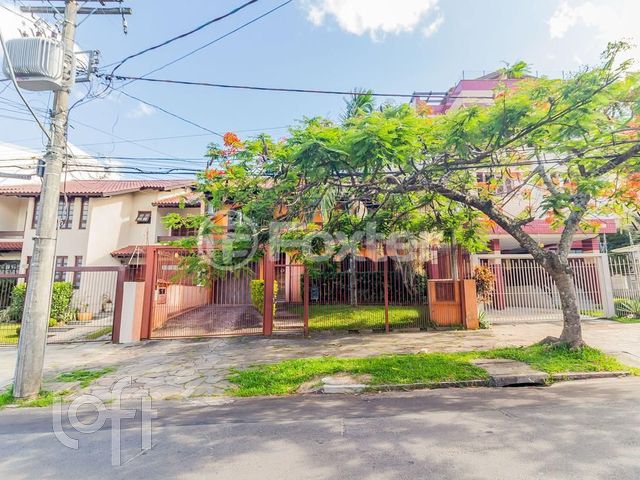 Casa com 380m², 5 dormitórios, 2 suítes, 7 vagas, Chácara das Pedras em Porto Alegre