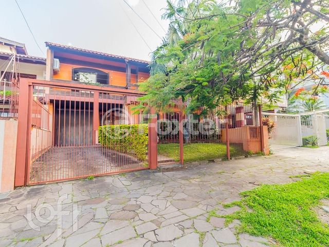 Casa com 380m², 5 dormitórios, 2 suítes, 7 vagas, Chácara das Pedras em Porto Alegre