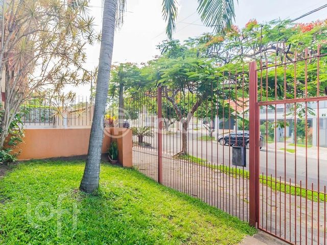 Casa com 380m², 5 dormitórios, 2 suítes, 7 vagas, Chácara das Pedras em Porto Alegre
