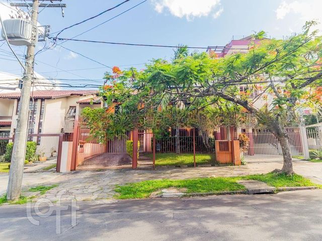 Casa com 380m², 5 dormitórios, 2 suítes, 7 vagas, Chácara das Pedras em Porto Alegre