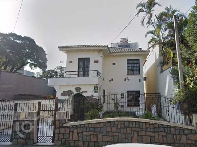 Casa com 310m², 3 dormitórios, 4 vagas, Menino Deus em Porto Alegre