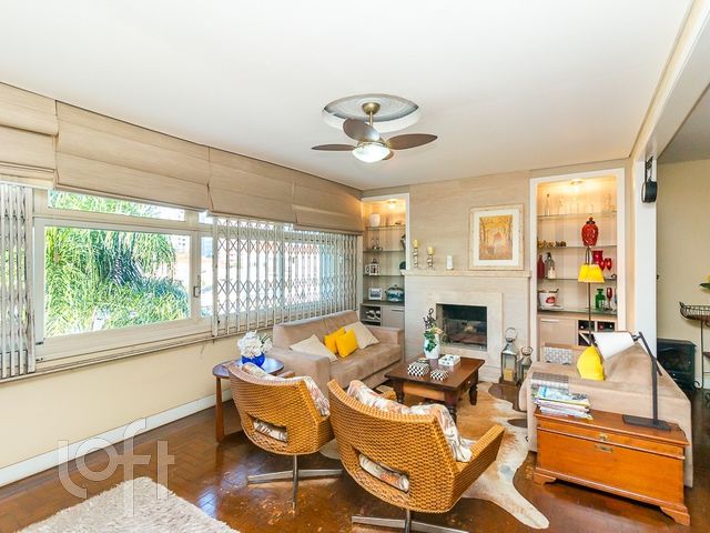 Apartamento com 110m², 3 dormitórios, 1 vaga, Santana em Porto Alegre