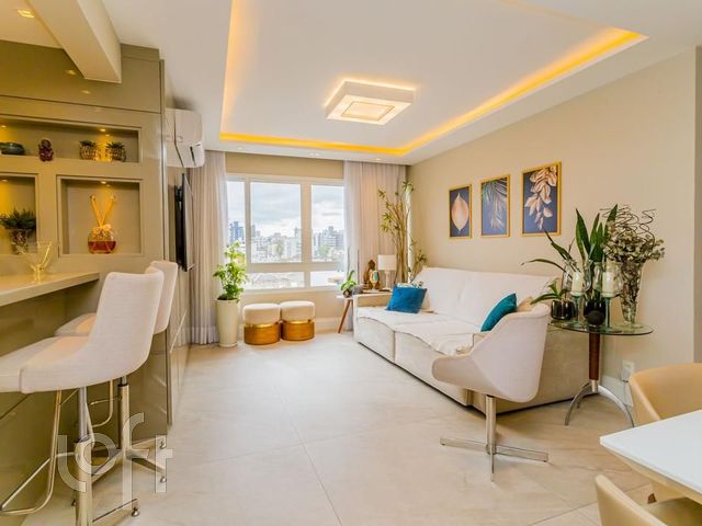 Apartamento com 89m², 3 dormitórios, 1 suíte, 2 vagas, Petrópolis em Porto Alegre