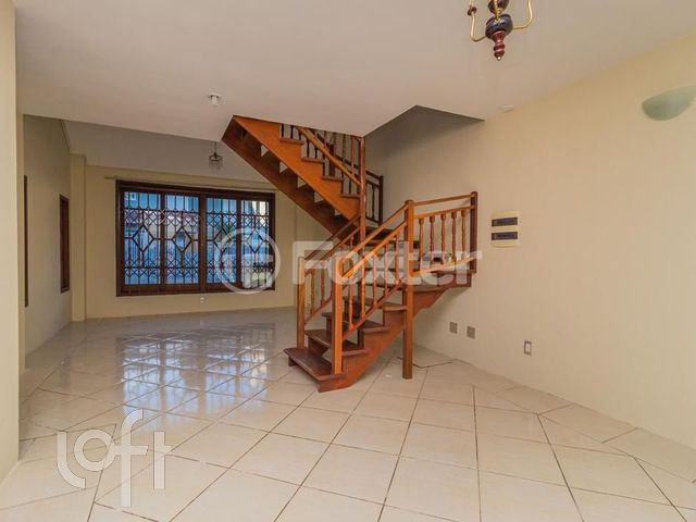 Casa em Condomínio com 190m², 3 dormitórios, 1 suíte, 2 vagas, Santana em Porto Alegre