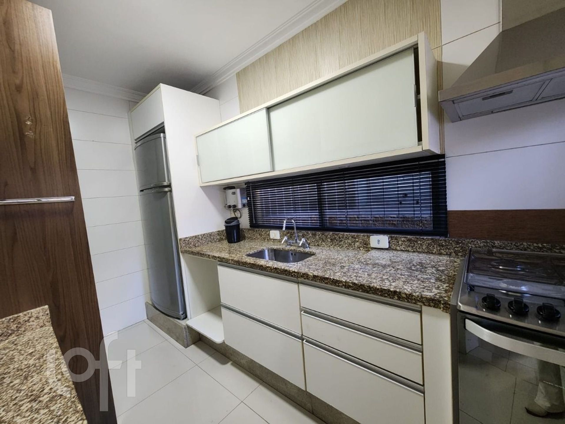 Casa à venda em Centro com 240 m², 3 quartos