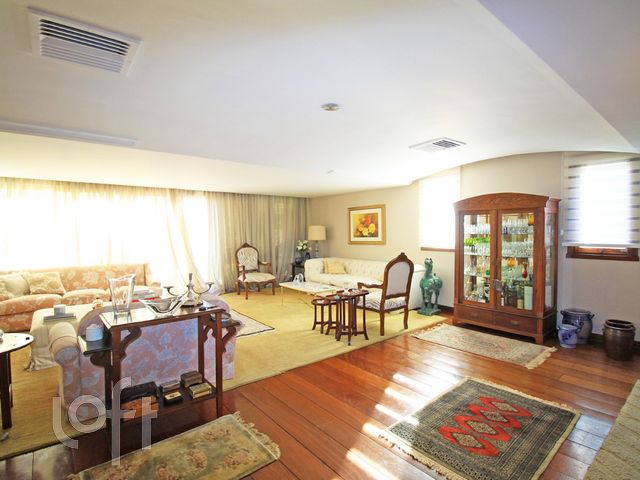 Apartamento com 334m², 3 dormitórios, 1 suíte, 3 vagas, Petrópolis em Porto Alegre