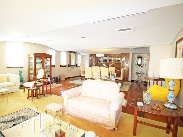 Apartamento com 334m², 3 dormitórios, 1 suíte, 3 vagas, Petrópolis em Porto Alegre