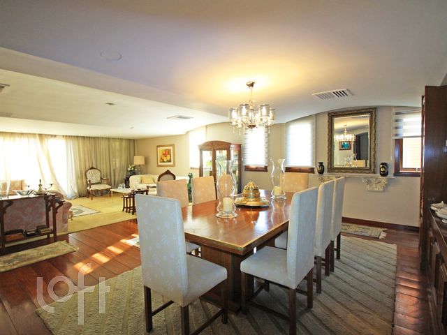 Apartamento com 334m², 3 dormitórios, 1 suíte, 3 vagas, Petrópolis em Porto Alegre