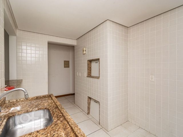 Apartamento com 67m², 2 dormitórios, 1 vaga, Floresta em Porto Alegre