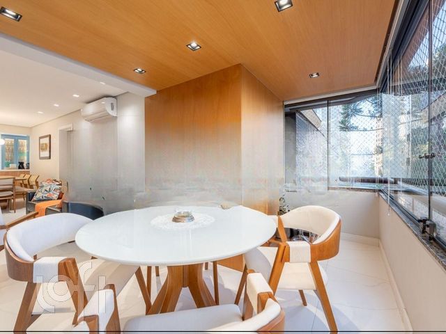 Apartamento com 104m², 2 dormitórios, 2 suítes, 2 vagas, Bela Vista em Porto Alegre