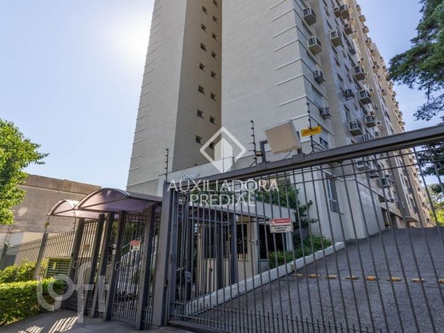 Apartamento com 67m², 2 dormitórios, 1 suíte, 2 vagas, Petrópolis em Porto Alegre