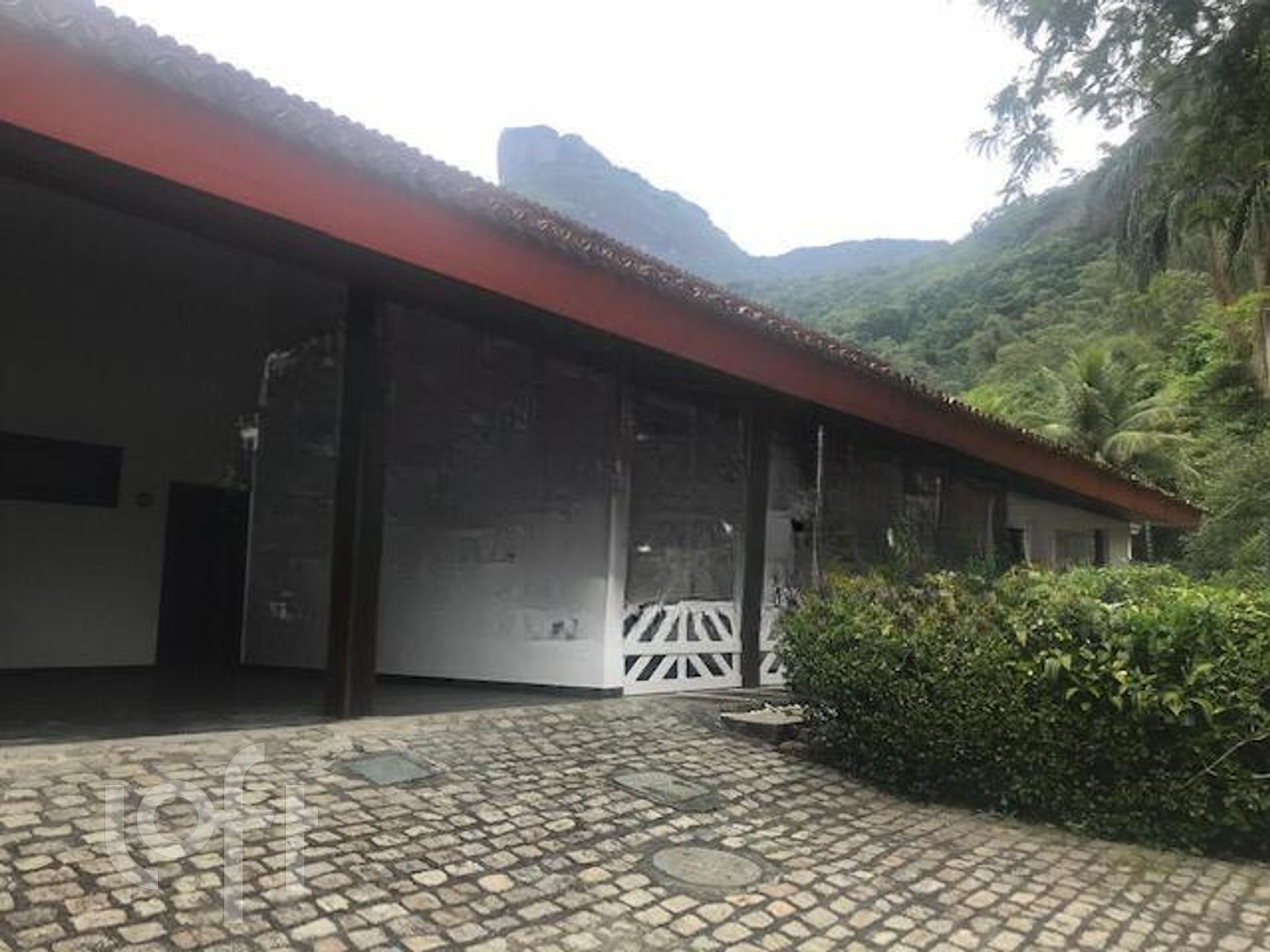 Casa à venda com 4 quartos, 3200m² - Foto 1