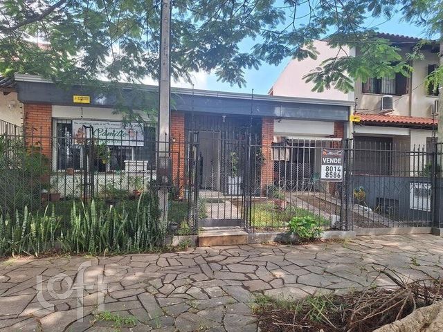 Casa com 200m², 3 dormitórios, 1 suíte, 2 vagas, Jardim Botânico em Porto Alegre