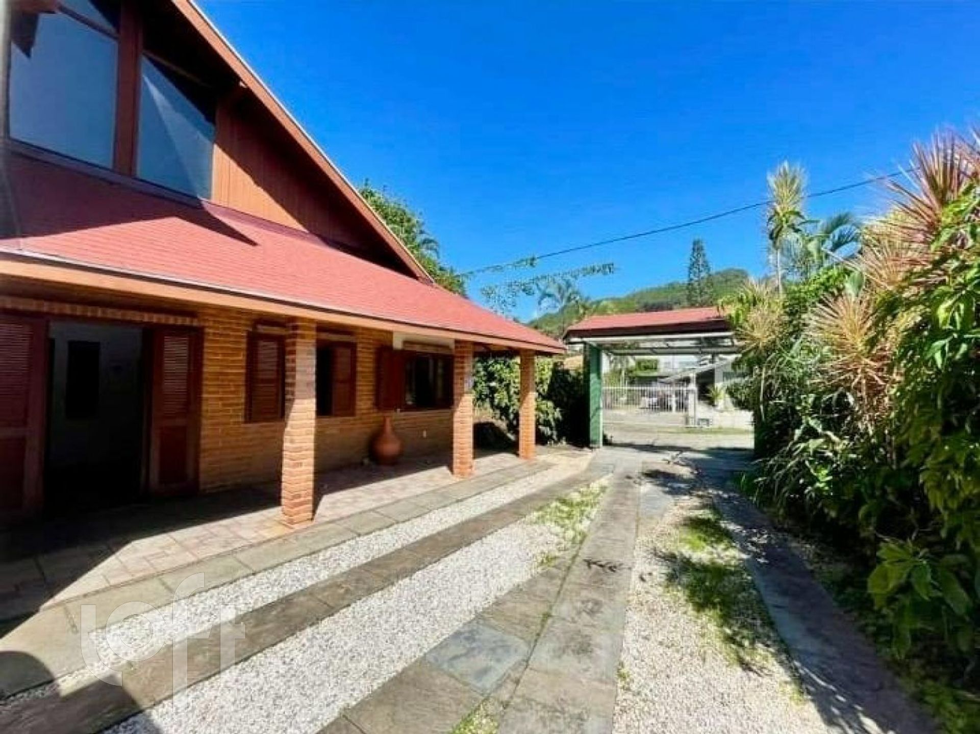 Casa Residencial com 264m², 4 quartos, 4 suítes, 4 garagens, no bairro Morro das Pedras em Florianópolis