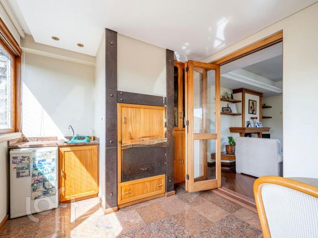 Apartamento com 175m², 3 dormitórios, 1 suíte, 3 vagas, Petrópolis em Porto Alegre