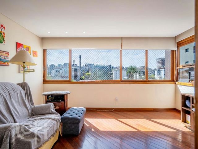 Apartamento com 175m², 3 dormitórios, 1 suíte, 3 vagas, Petrópolis em Porto Alegre